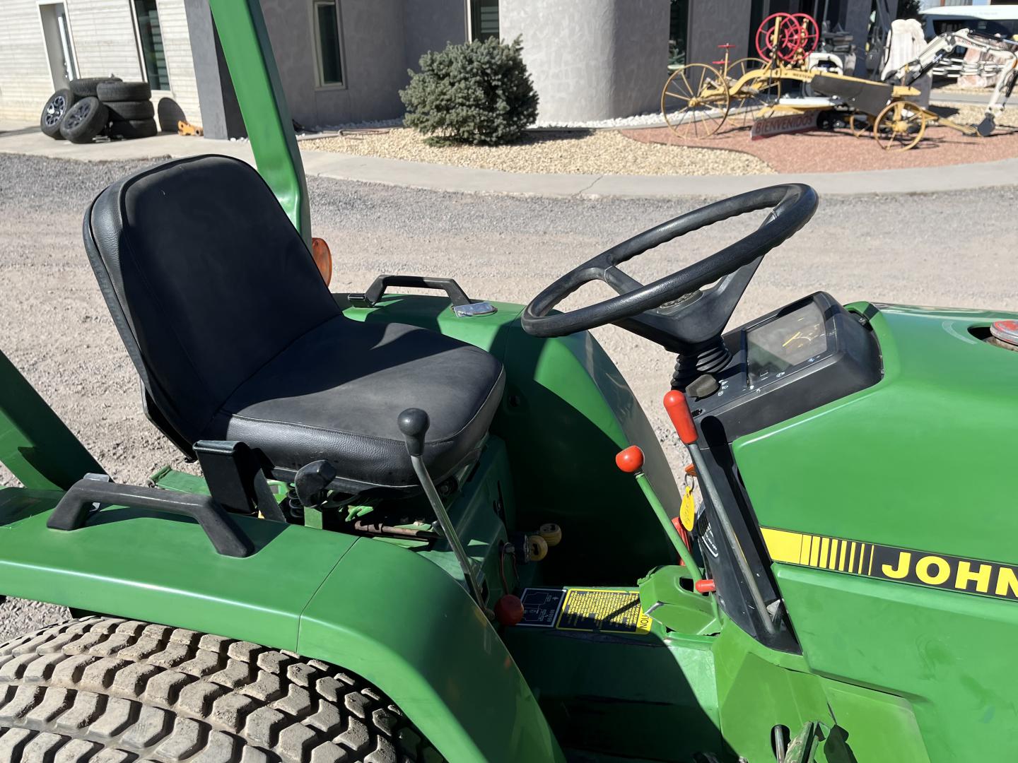 TRACTOR JOHN DEERE 770